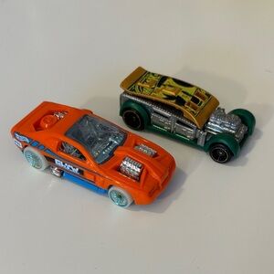 ☘️ BOGO ☘️ Hot Wheels Orange and Green Toy Car Set glow in the dark Money clip